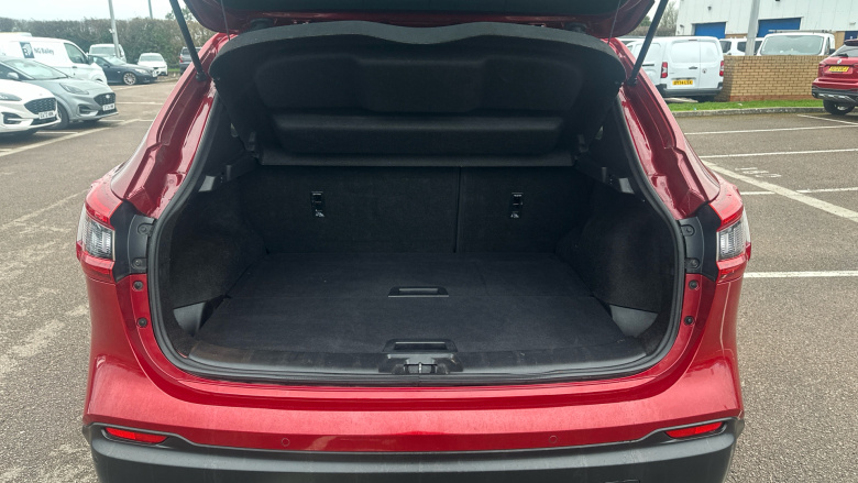 Nissan Qashqai 1.3 DiG-T N-Connecta 5dr Petrol Hatchback